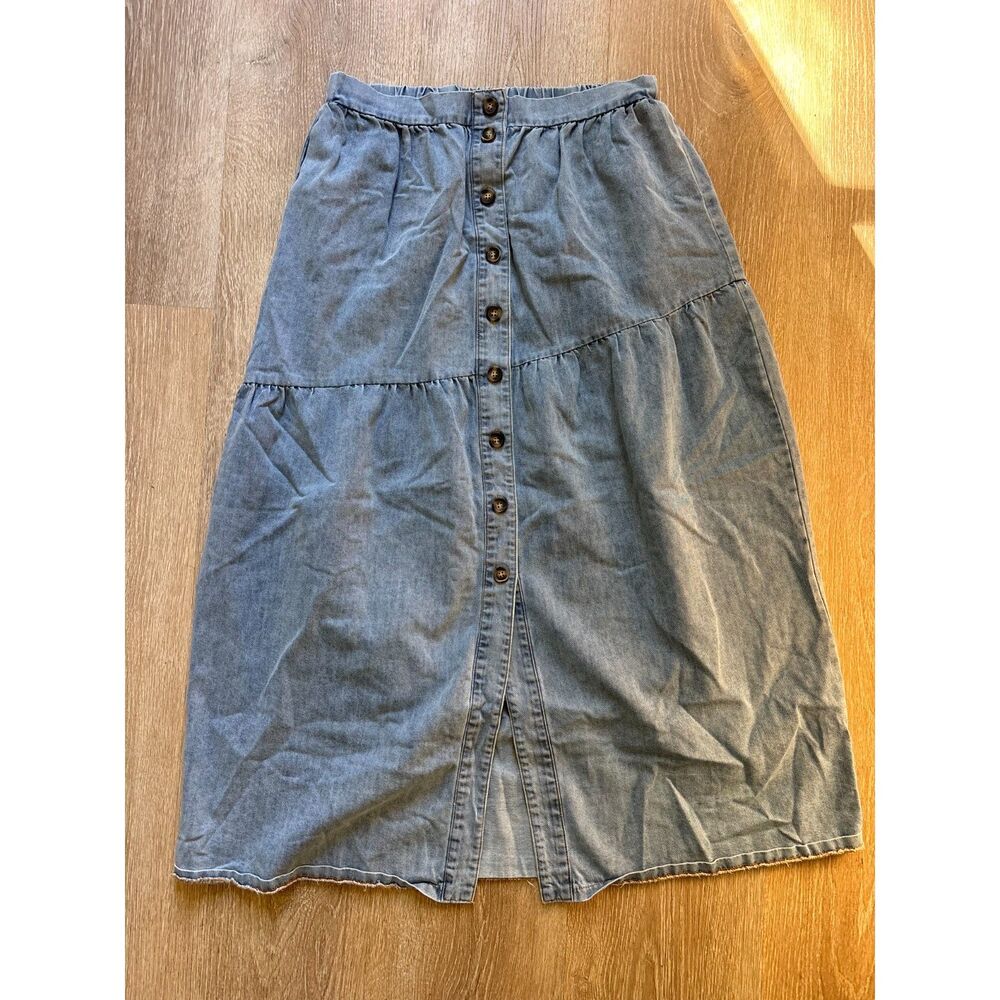 Gilli Light Wash Tiered Denim Midi Skirt Button Front Medium